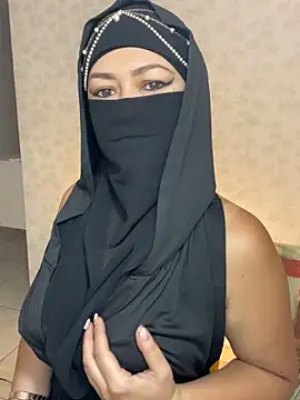 Amyraa  online show from September 8, 2025, 2:16 pm