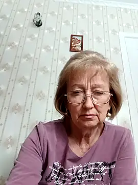 AlikaSwan5821 online show from September 29, 2025, 1:17 pm