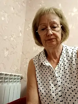 AlikaSwan5821 online show from September 23, 2025, 12:12 pm