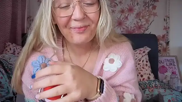 Daisyxoxo  online show from October 24, 2025, 8:57 am