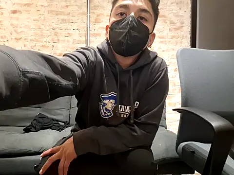 Molly Erik online show from October 5, 2025, 5:31 am