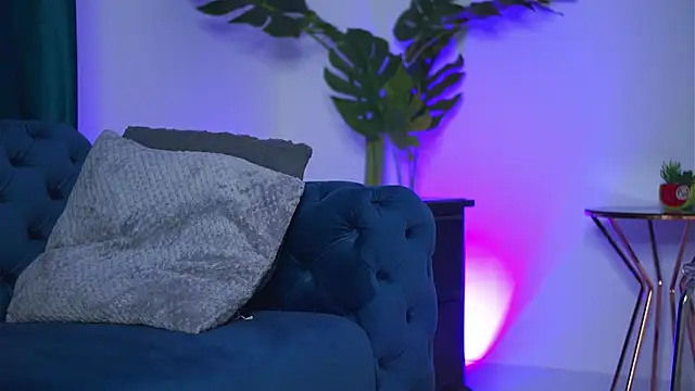 NinaSolenne online show from March 4, 2026, 8:16 pm