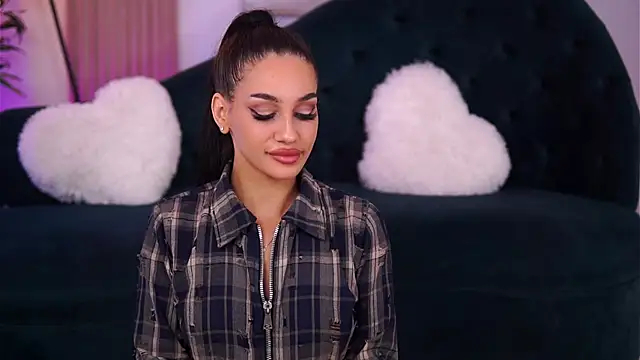 NinaSolenne online show from November 22, 2025, 7:24 pm