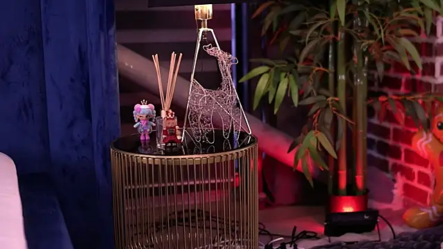 MillaSerene online show from December 22, 2025, 6:24 am