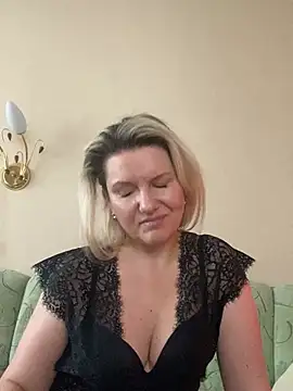 AliceSwan4011 online show from January 9, 2026, 9:49 am