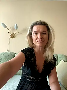 AliceSwan4011 online show from September 19, 2025, 2:54 pm