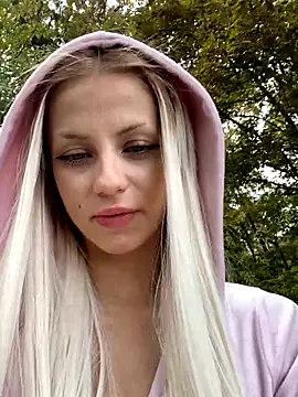 FavoriteKira online show from September 24, 2025, 12:44 pm