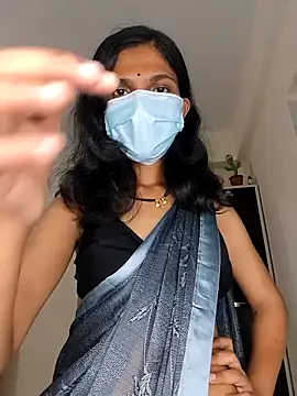 Shivani2002 online show from May 18, 2026, 5:18 pm