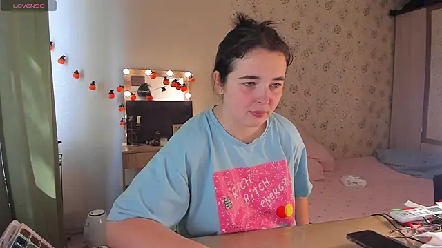 Snapshot of Alice_next_door chatting on July 23, 2026, 9:39 am Alice next door online show from July 23, 2026, 9:39 am