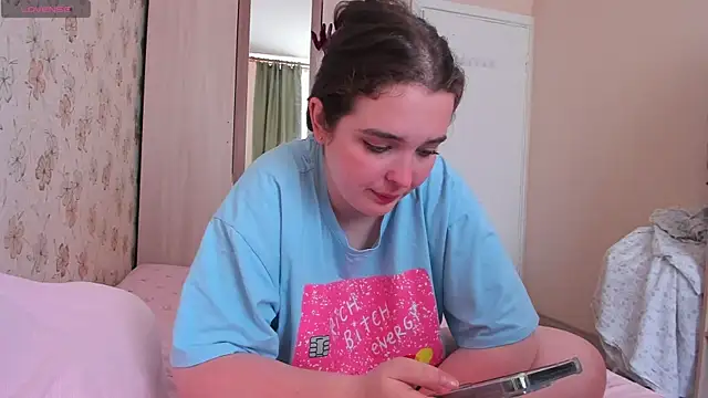 Snapshot of Alice_next_door chatting on June 30, 2026, 12:27 pm Alice next door online show from June 30, 2026, 12:27 pm