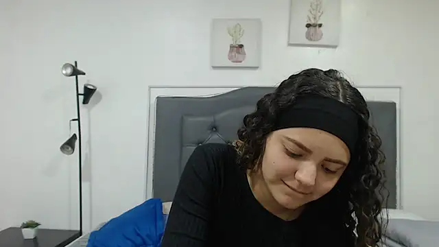 Giia Monroe online show from October 20, 2025, 2:28 pm