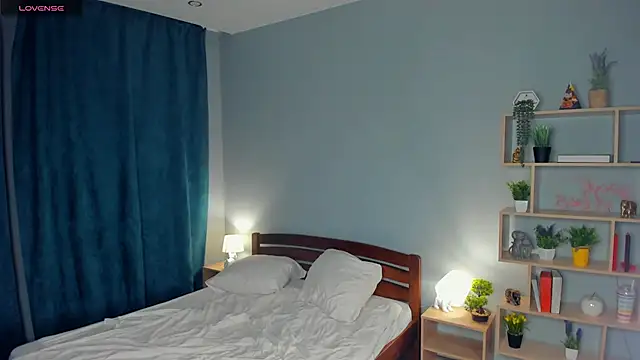 Snapshot of IsaVesco chatting on February 18, 2026, 8:27 pm IsaVesco online show from February 18, 2026, 8:27 pm