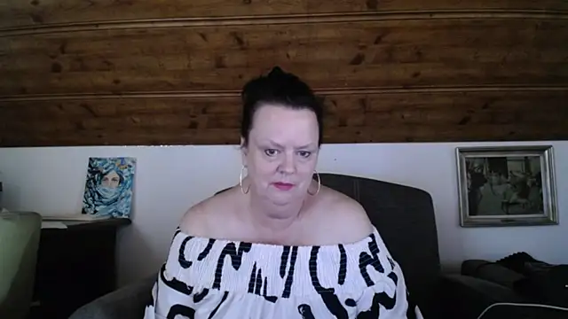 TiffanyMature online show from July 28, 2026, 3:21 pm