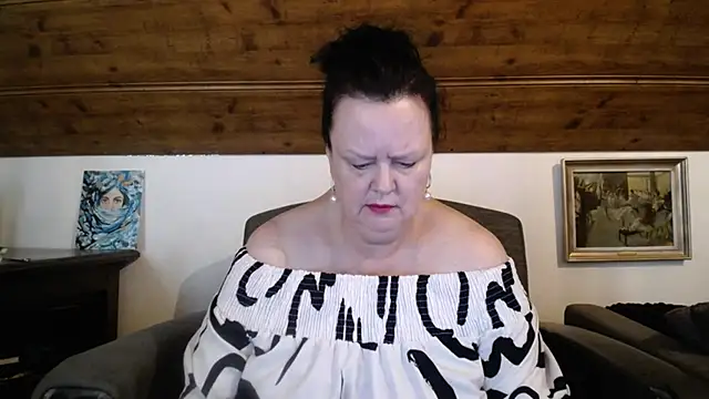 TiffanyMature online show from June 12, 2026, 7:06 am