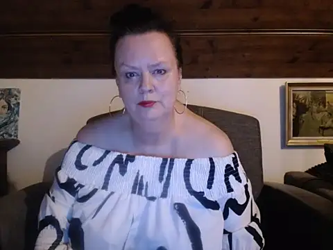 TiffanyMature online show from June 27, 2026, 8:04 pm