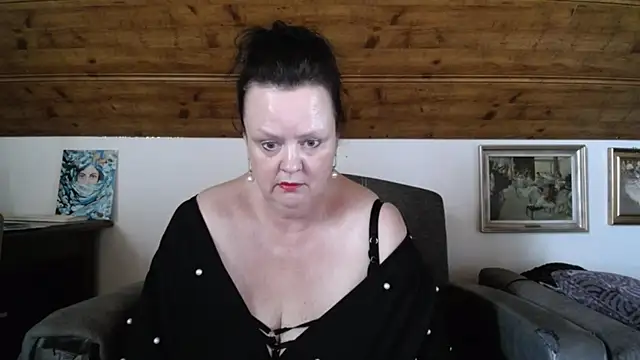 TiffanyMature online show from July 8, 2026, 2:07 pm