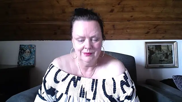 TiffanyMature online show from June 9, 2026, 5:25 pm