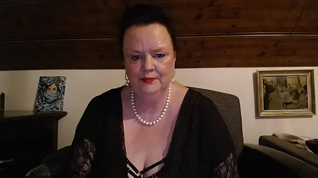 TiffanyMature online show from April 26, 2026, 8:17 pm