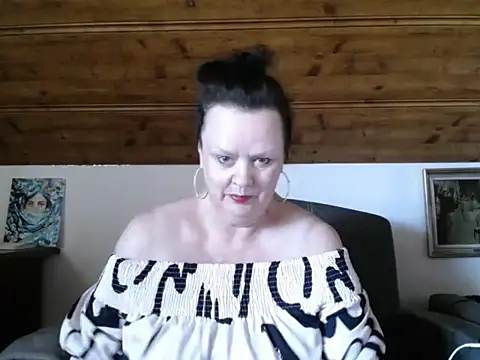 TiffanyMature online show from July 21, 2026, 3:02 pm