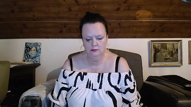 TiffanyMature online show from July 31, 2026, 4:37 pm