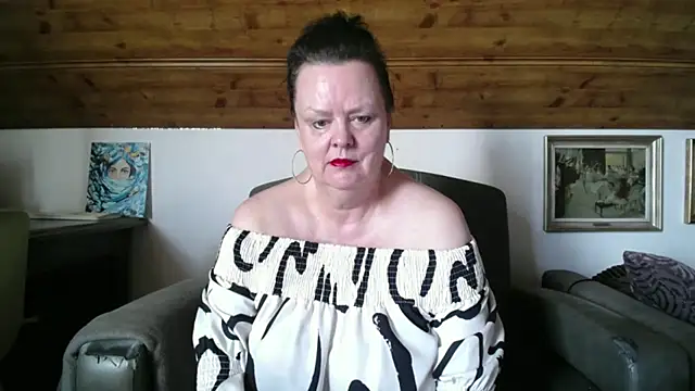 TiffanyMature online show from July 4, 2026, 8:21 am