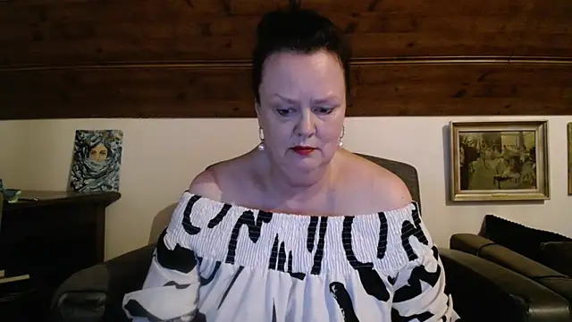 TiffanyMature online show from June 12, 2026, 7:11 pm