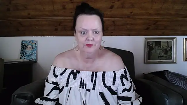 TiffanyMature online show from July 9, 2026, 2:16 pm