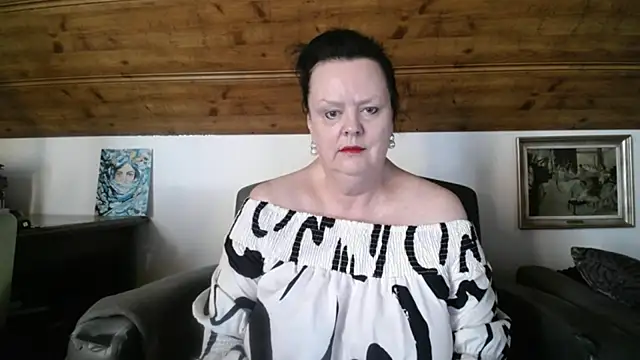 TiffanyMature online show from June 17, 2026, 7:08 am