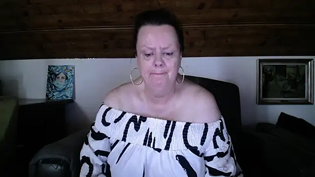 TiffanyMature online show from June 30, 2026, 10:26 am