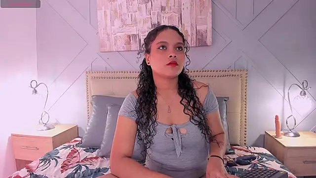 ValeriaJulio  online show from September 15, 2025, 11:43 am