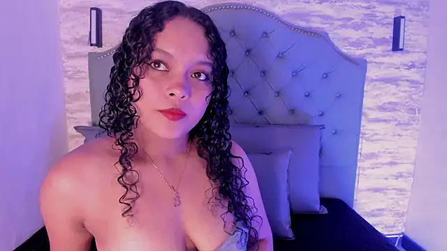 ValeriaJulio  online show from September 22, 2025, 11:49 am