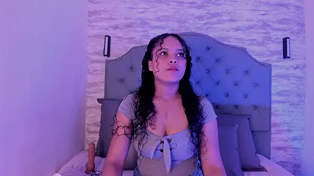 ValeriaJulio  online show from September 30, 2025, 11:49 am