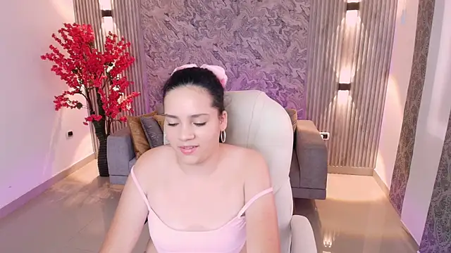 karlie small online show from September 17, 2025, 7:38 pm