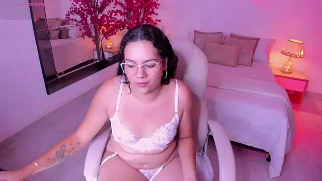 karlie small online show from April 29, 2026, 7:42 pm
