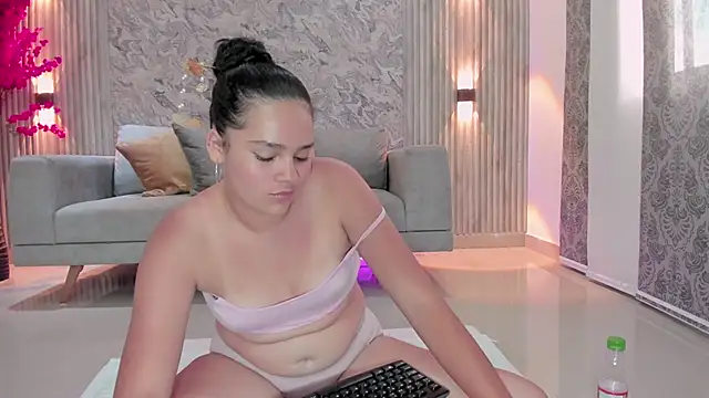 karlie small online show from March 4, 2026, 7:32 pm