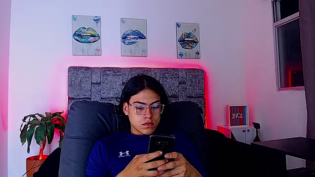 dirty model online show from September 19, 2025, 4:05 am