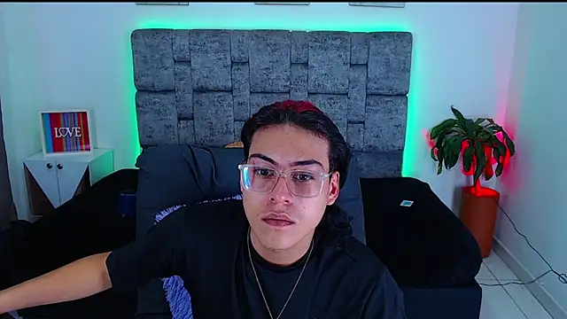 dirty model online show from October 4, 2025, 12:56 am