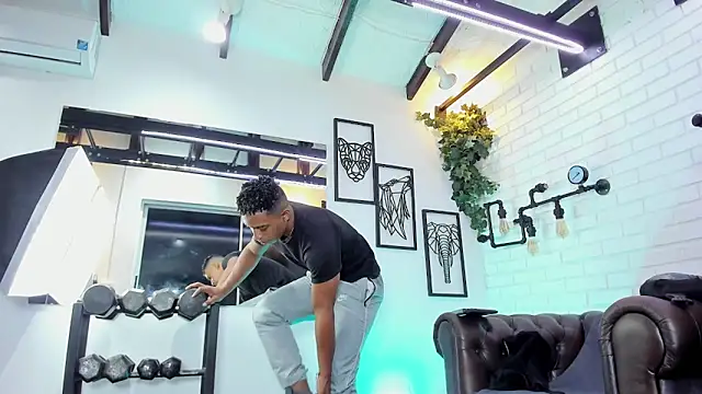 ItaloMoore online show from December 15, 2025, 11:27 am