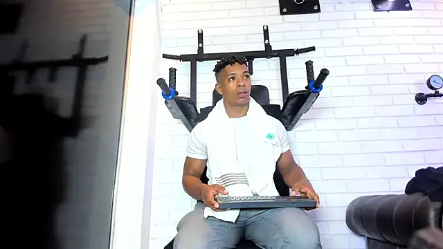 ItaloMoore online show from March 6, 2026, 11:27 am