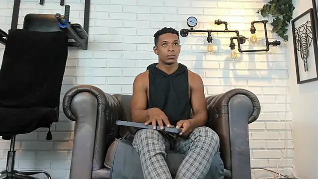 ItaloMoore online show from September 15, 2025, 11:32 am