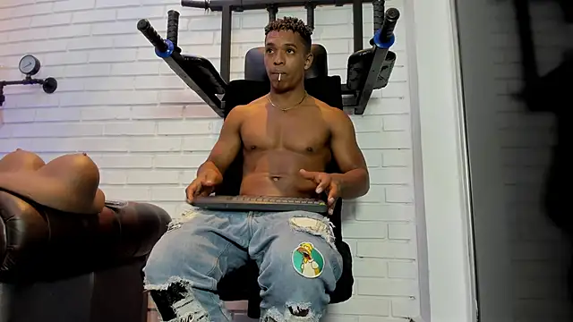 ItaloMoore online show from October 26, 2025, 1:55 pm