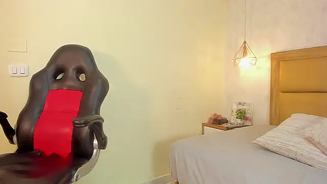 MELISSAROUGE online show from July 29, 2026, 1:43 pm