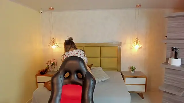 MELISSAROUGE online show from June 14, 2026, 7:48 pm