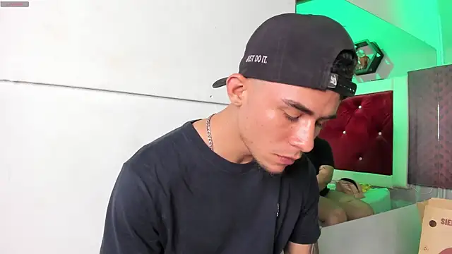 StrapSwingers online show from September 25, 2025, 8:15 pm