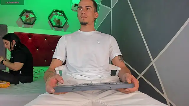 StrapSwingers online show from September 14, 2025, 7:25 pm