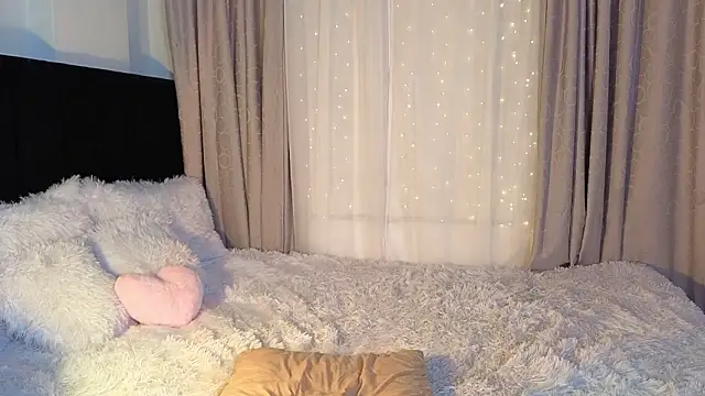 LunaVelvet777 online show from March 11, 2026, 1:38 pm