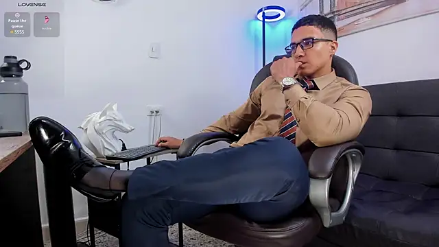 Dash Bukoski online show from November 4, 2025, 12:53 pm