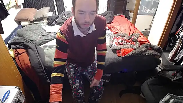 Snapshot of womenhateme69 chatting on November 27, 2025, 8:59 am womenhateme69 online show from November 27, 2025, 8:59 am