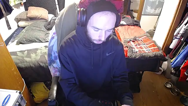 Snapshot of womenhateme69 chatting on December 5, 2025, 2:26 pm womenhateme69 online show from December 5, 2025, 2:26 pm