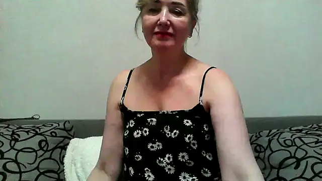 IrynaMolbertx online show from March 11, 2026, 6:02 pm